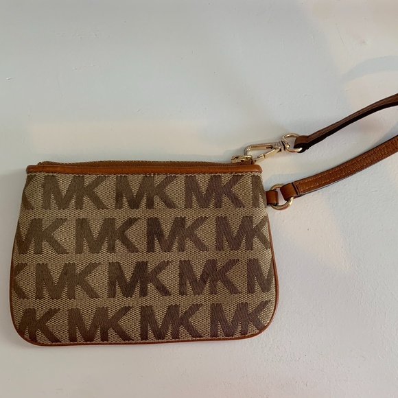 Michael Kors Wristlet - Picture 1 of 2